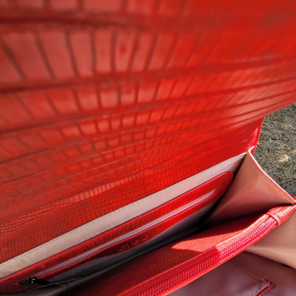 Red purse - Picture 3 of 7